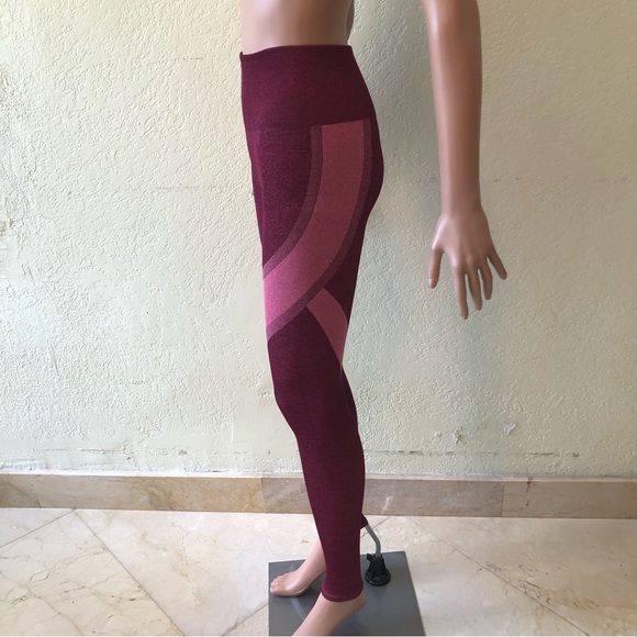 Fabletics Women’s Size S Maroon/Pink Compression Leggings Yoga Pants Stretchy - Picture 3 of 16